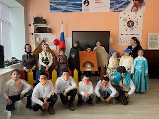 Учащиеся начальных классов в рамках занятий внеурочной деятельности поставили спектакль по мотивам русской народной сказки &amp;quot;Гуси- лебеди&amp;quot; для родителей и учащихся школы..